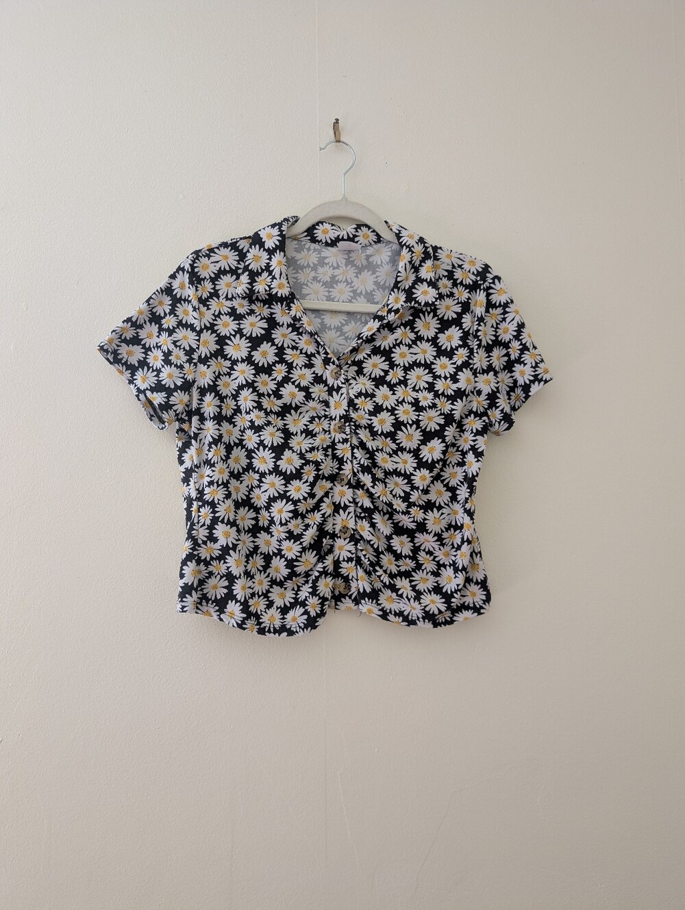 Daisy Print Short Sleeve Button-Up Top - Black & White - Picture 2 of 3